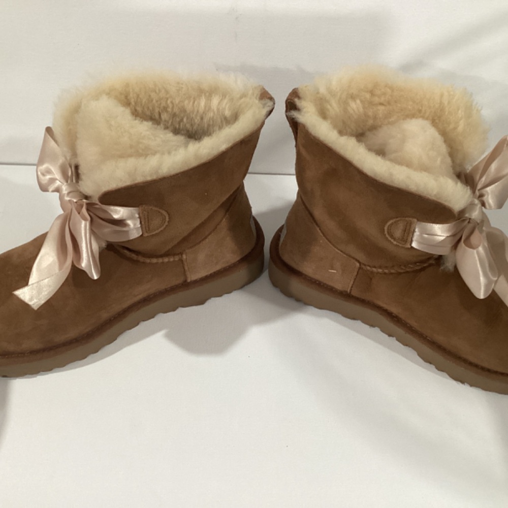 UGG boot - Picture 2 of 6